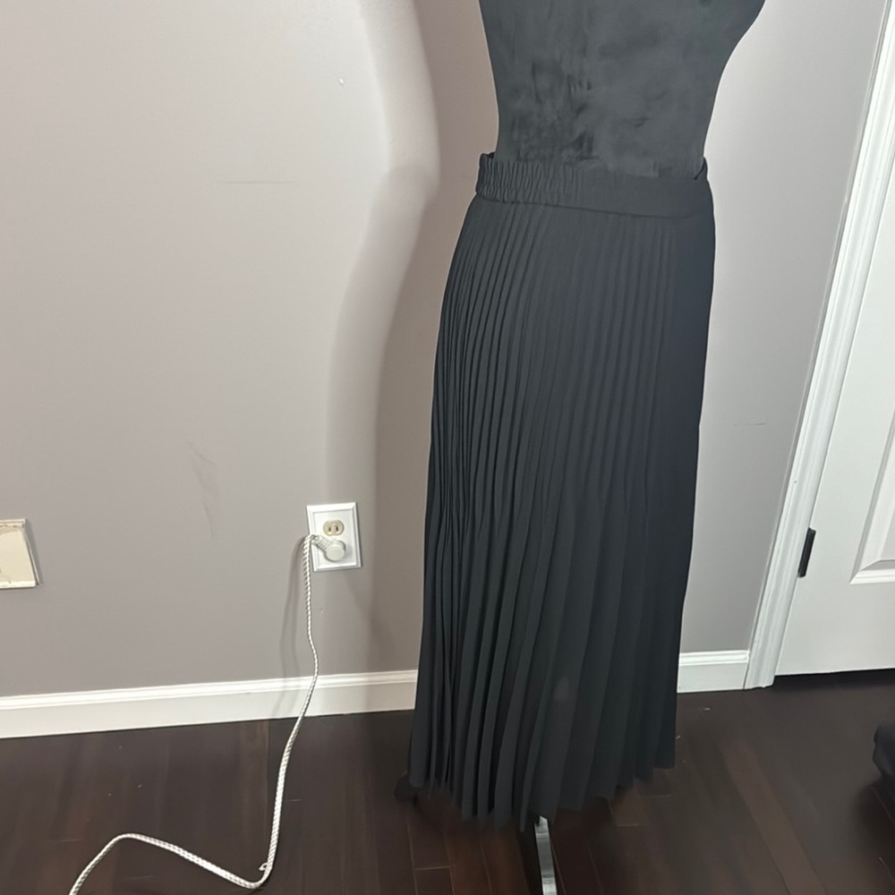 Elegant Black Pleated Skirt